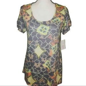 ❤️ NWT Lularoe Classic Tee - medium or 10-12❤️
